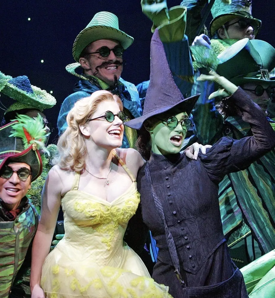 Helen Dallimore as Glinda alongside Idina Menzel as Elphaba in Wicked